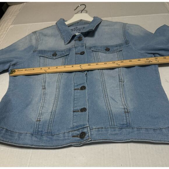 Revolt Women's Jean Jacket Size M Light Wash - Picture 4 of 7